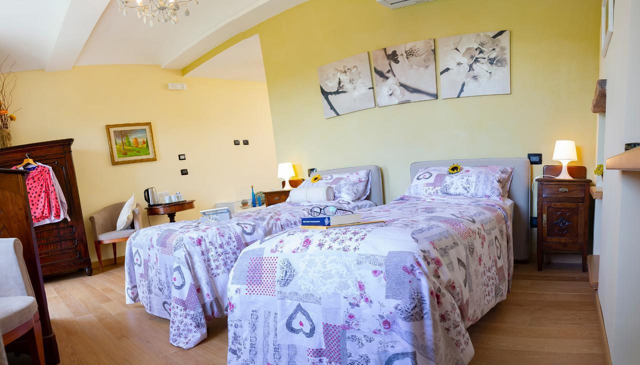 Ca D'I. Bed & Breakfast Magliano Alfieri Bagian luar foto